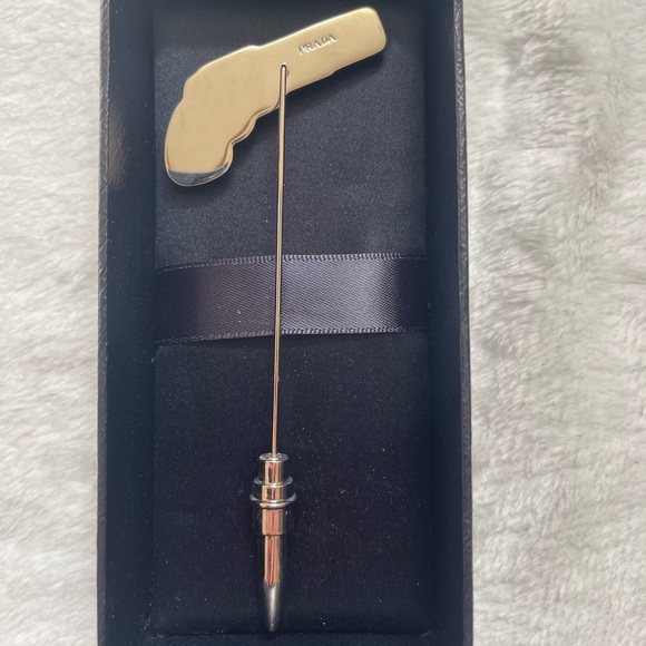 Prada Gun Tin Pin - Picture 2 of 9